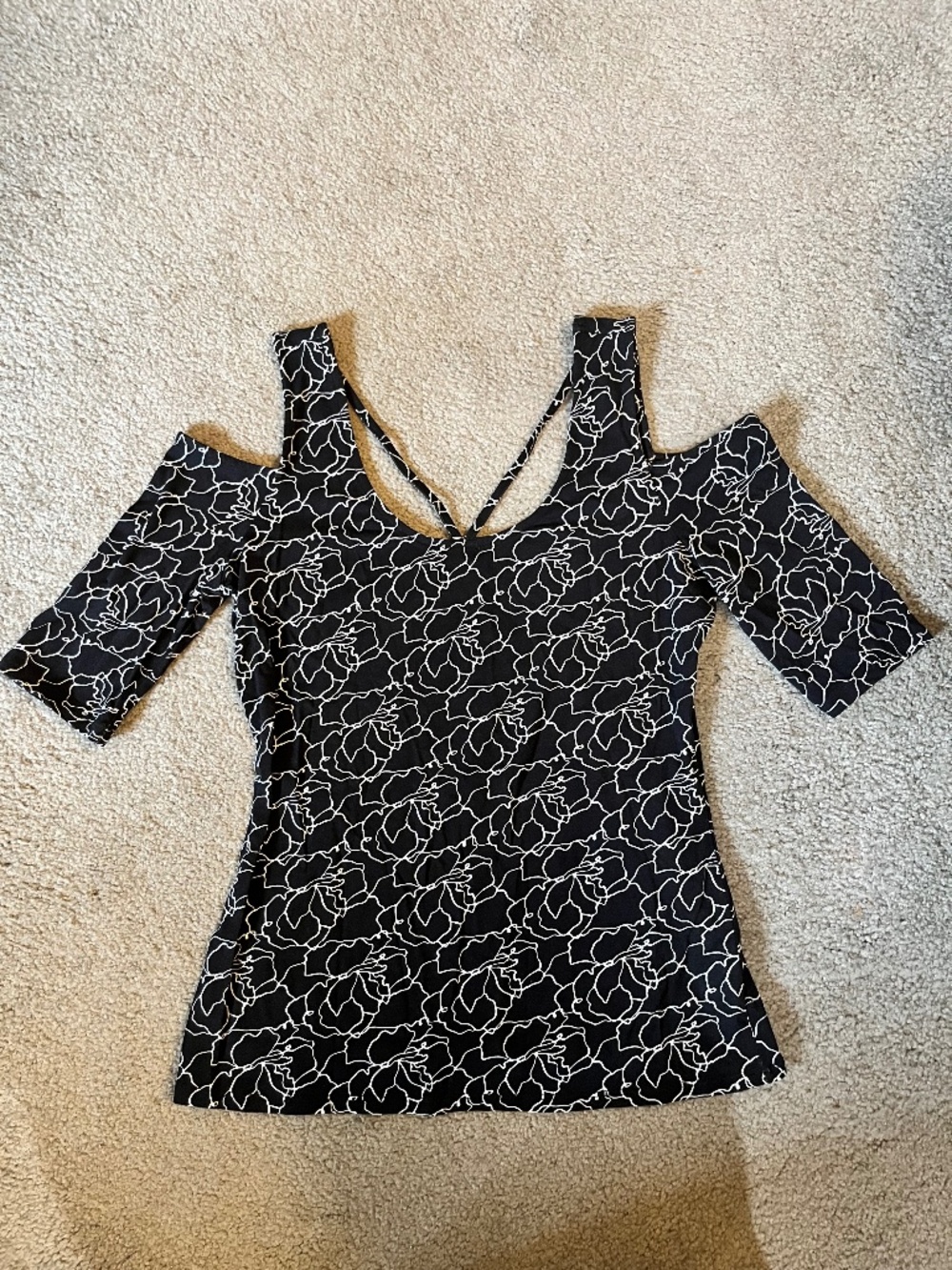 Cute black/white Guess top S